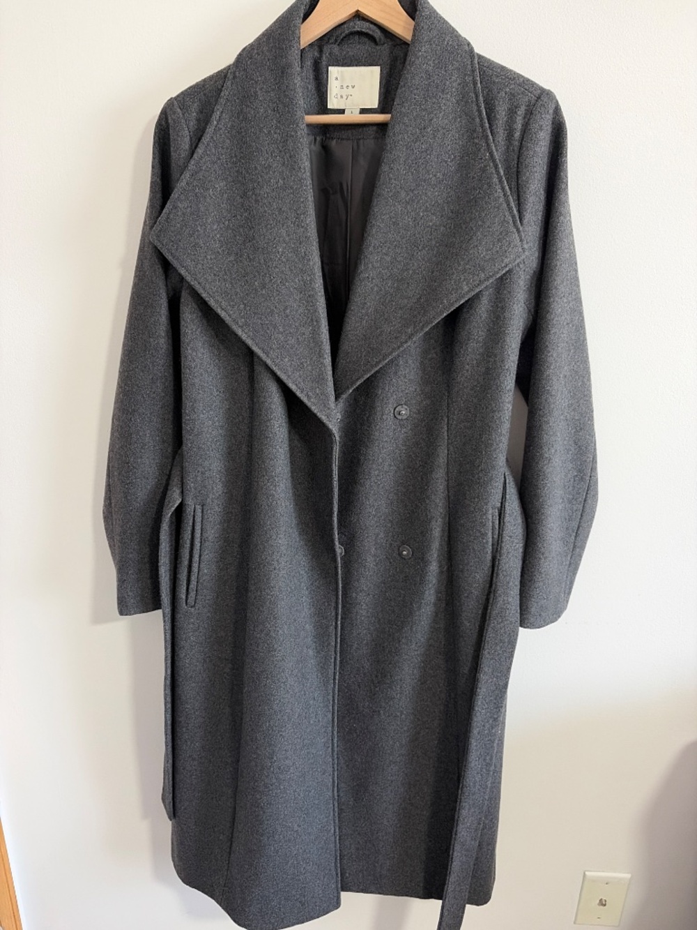 Wool coat - Picture 2 of 5